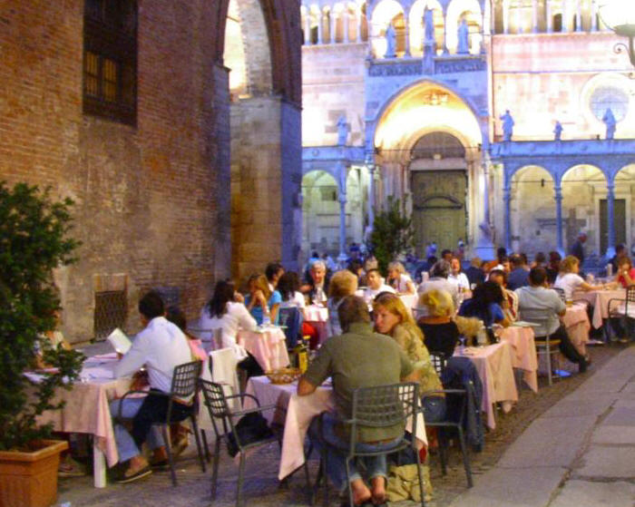 to Cremona, Lombardia, Italy